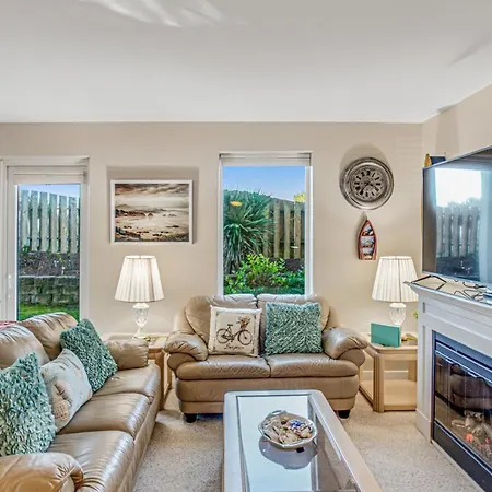 Ocean Avenue Condos Westport Room photo