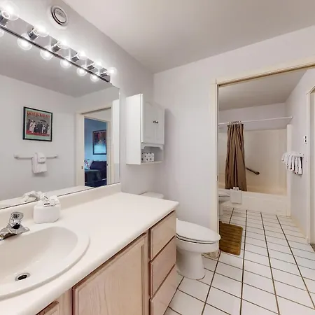 Ocean Avenue Condos Westport Room photo