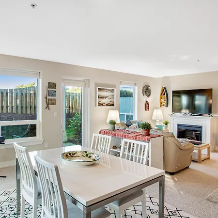 Ocean Avenue Condos Westport Room photo