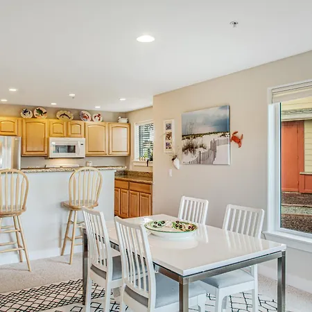 Ocean Avenue Condos Westport Room photo